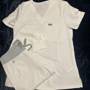 Figs Women's off white scrubs. XS top XSP Zamora joggers